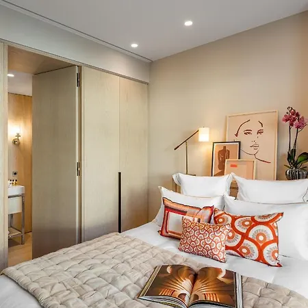 Aparthotel Black Door 4*