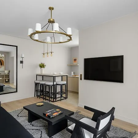 Aparthotel Black Door 4*