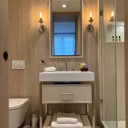 Aparthotel Black Door 4*