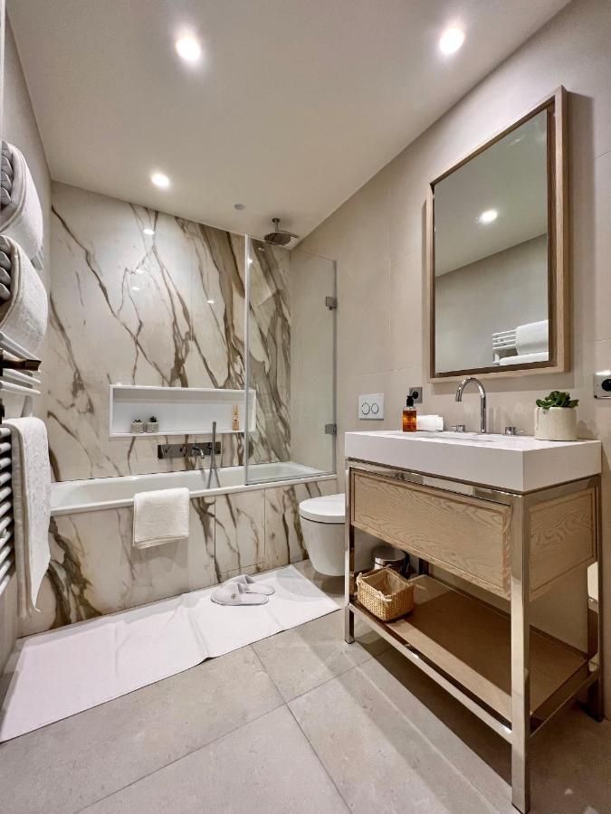 Black Door Aparthotel