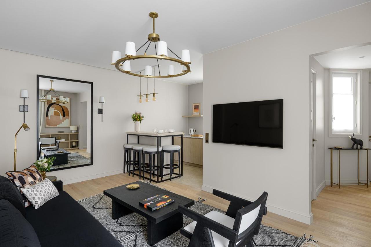 Aparthotel Black Door 4*