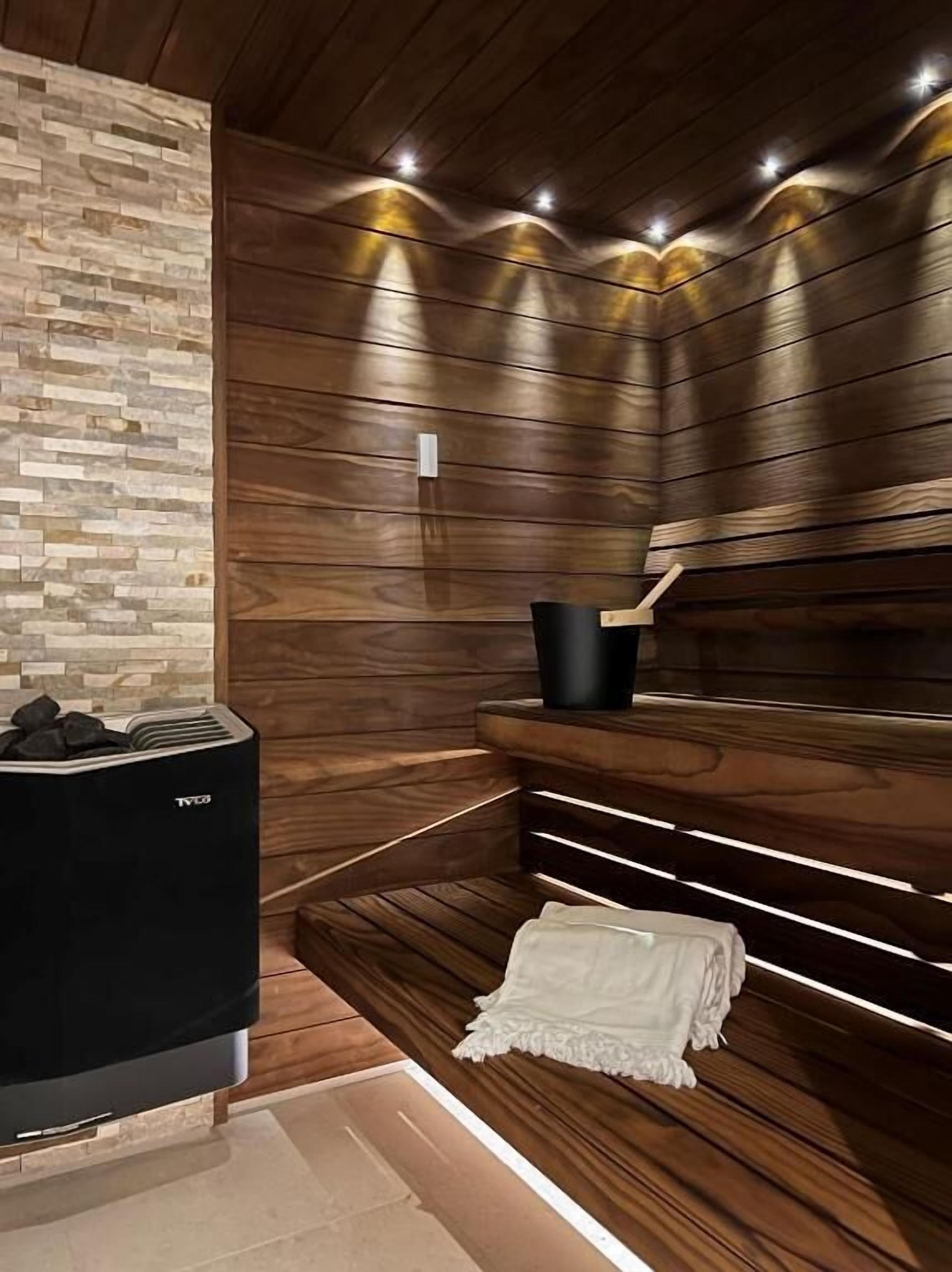 Black Door Aparthotel 4*
