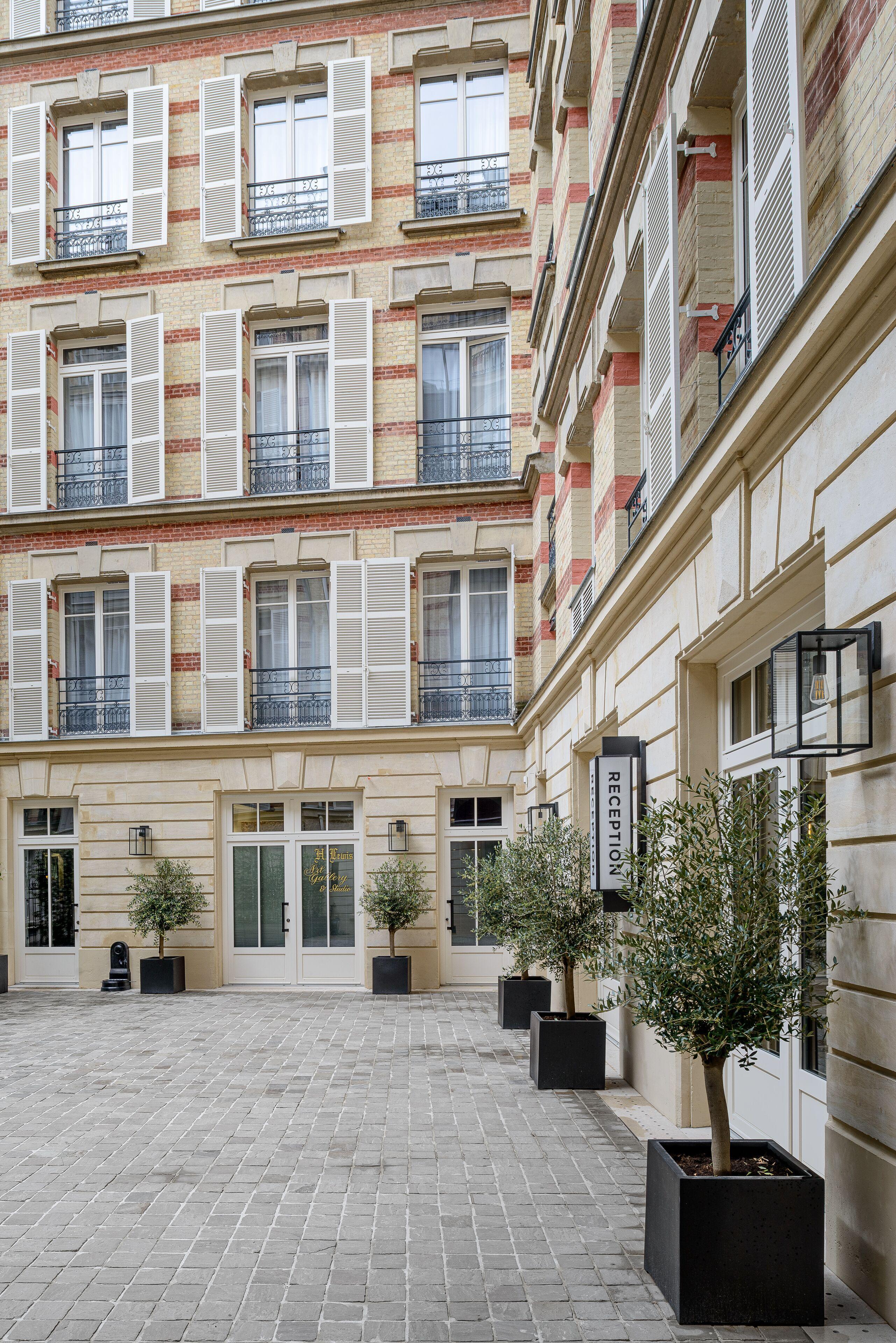 Aparthotel Black Door