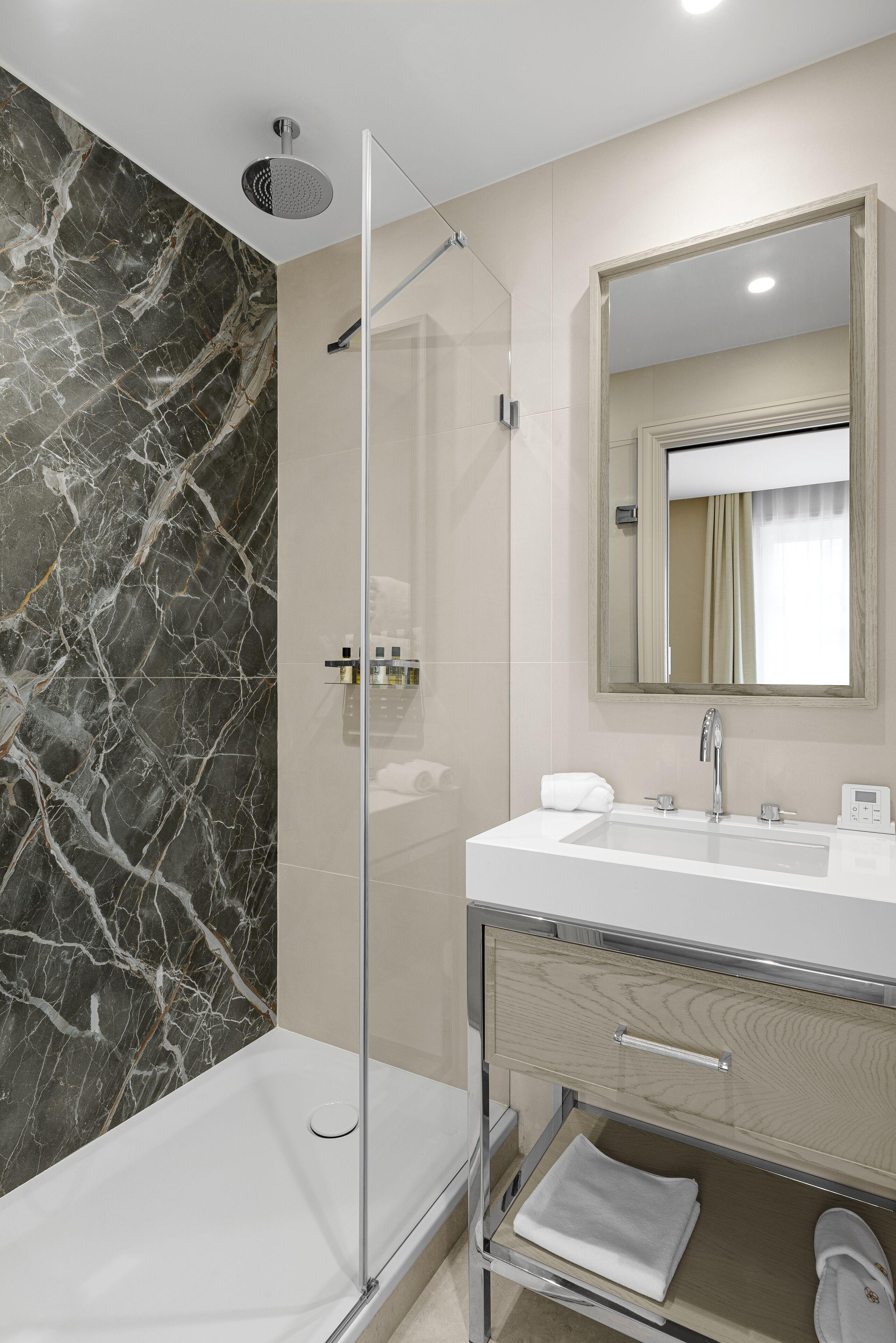 Aparthotel Black Door 4*