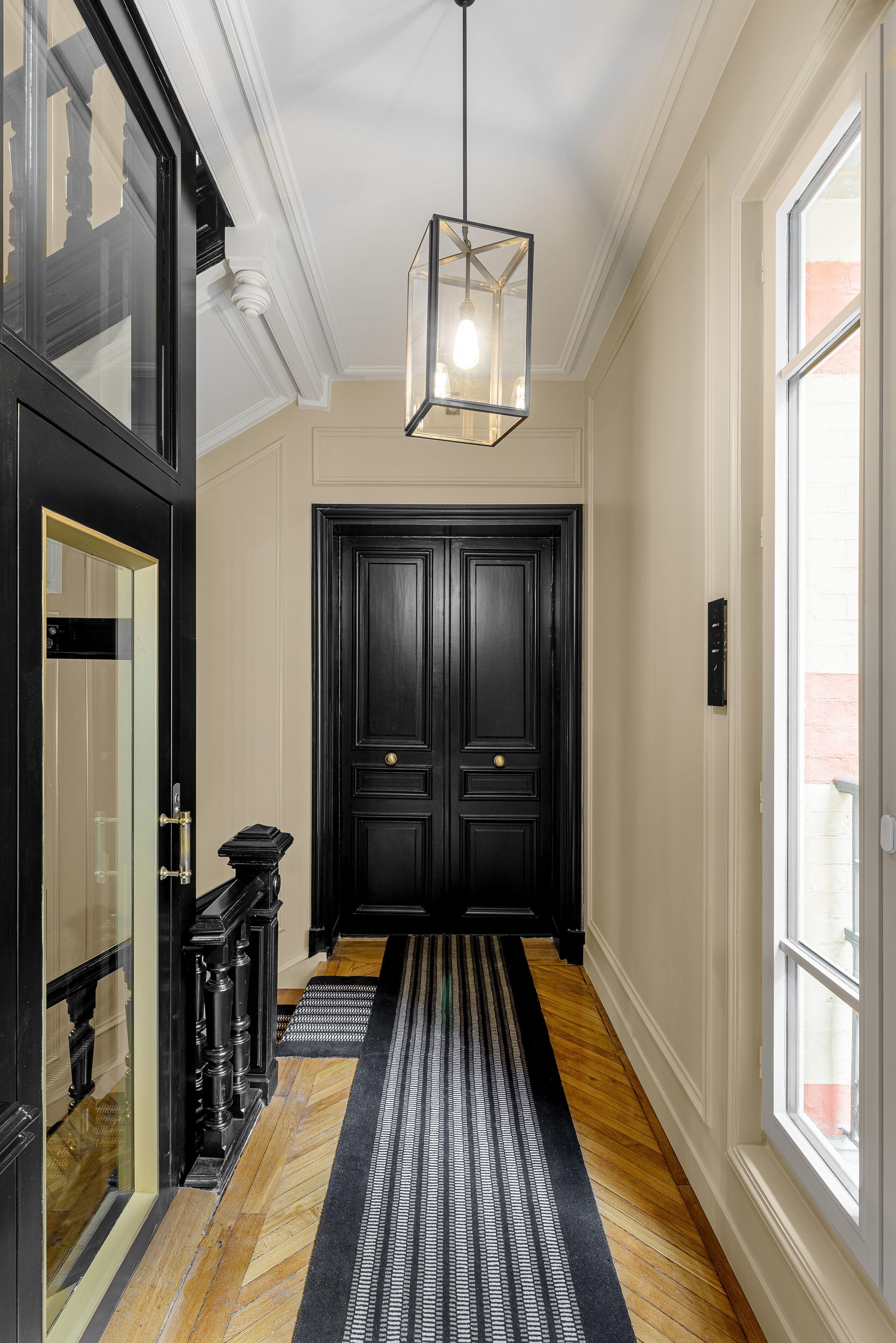 Black Door 4*